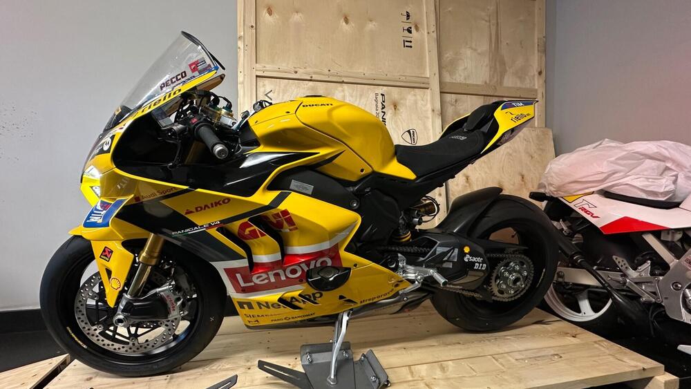 Ducati Panigale V4 Bagnaia 2023 World Champion Replica (2024) (5)