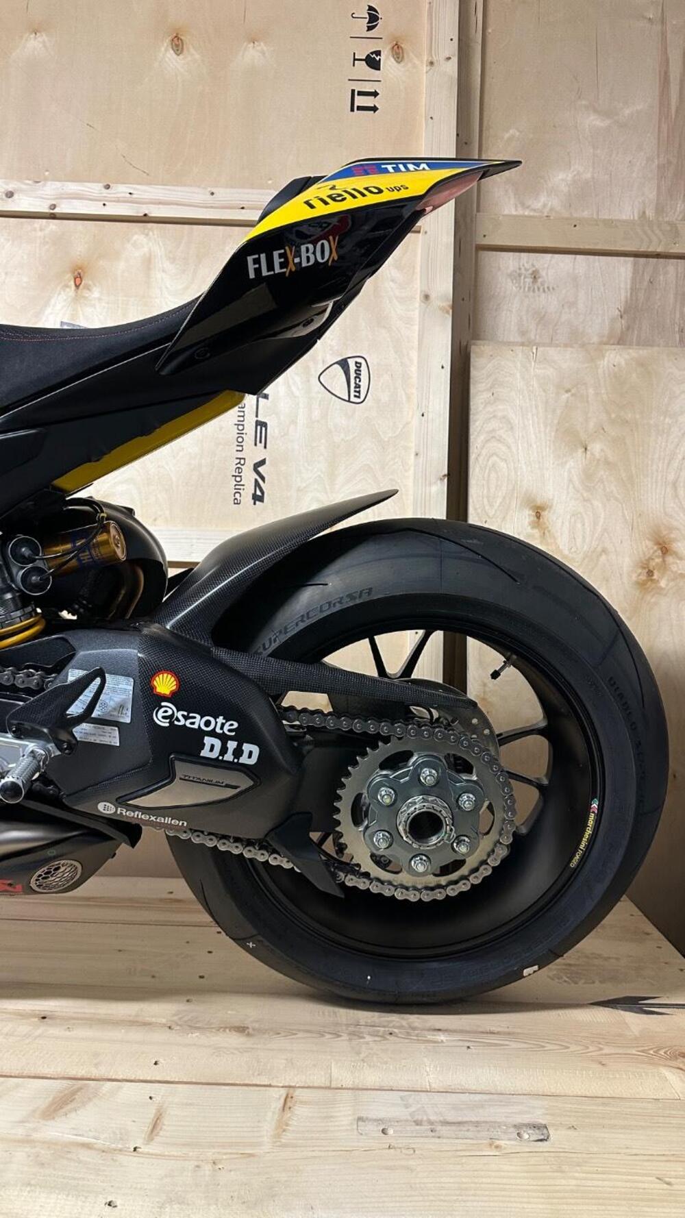 Ducati Panigale V4 Bagnaia 2023 World Champion Replica (2024) (7)