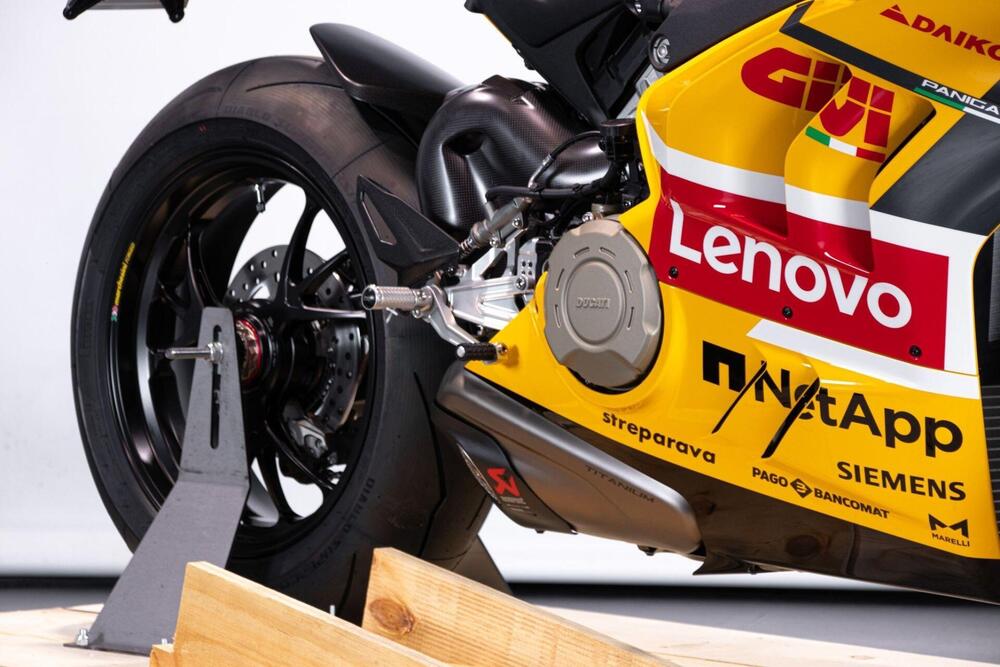Ducati Panigale V4 Bagnaia 2023 World Champion Replica (2024) (15)