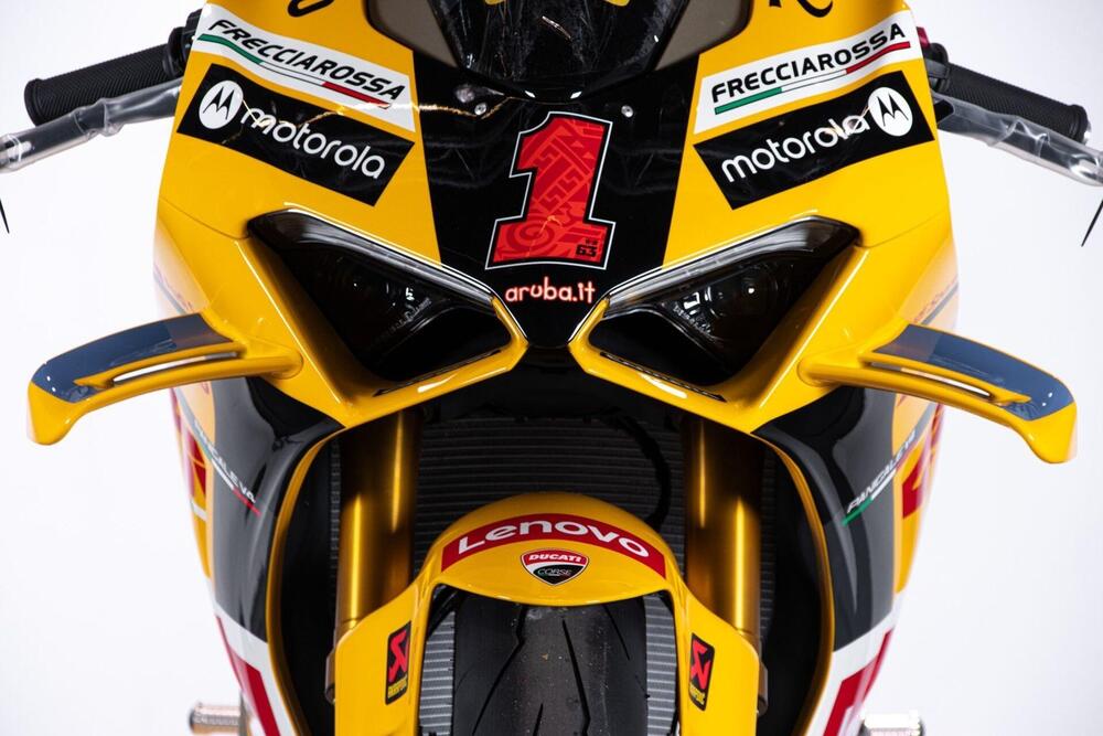 Ducati Panigale V4 Bagnaia 2023 World Champion Replica (2024) (20)