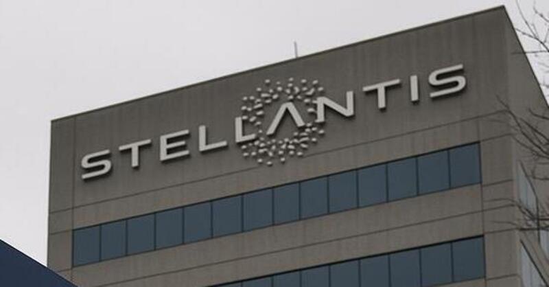 Stellantis in rosso nel primo semestre 2025: perdita di 2,7 miliardi di dollari tra dazi, ristrutturazioni e tagli