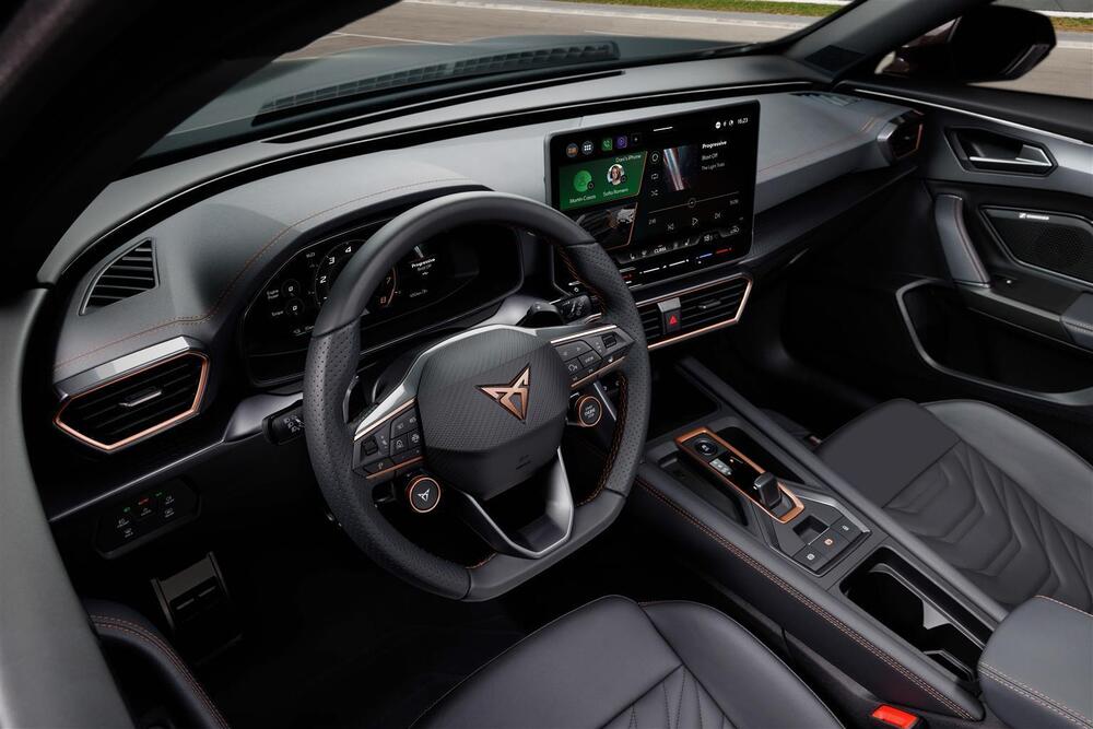 Gli interni della Cupra Formentor e-Hybrid da 272 CV