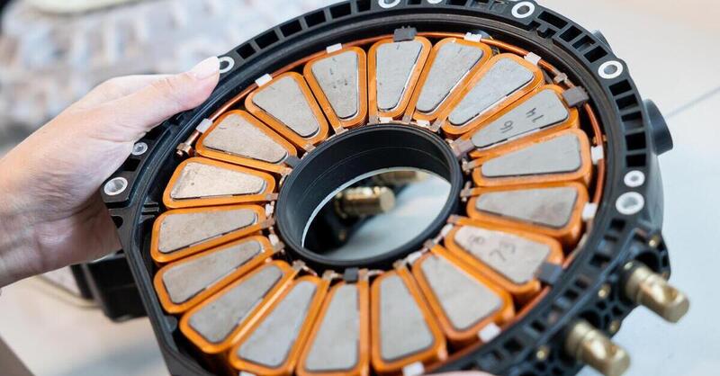 Gli inglesi colpiscono ancora: in arrivo un nuovo motore mostruoso (e leggerissimo) da 738 CV in 13 kg