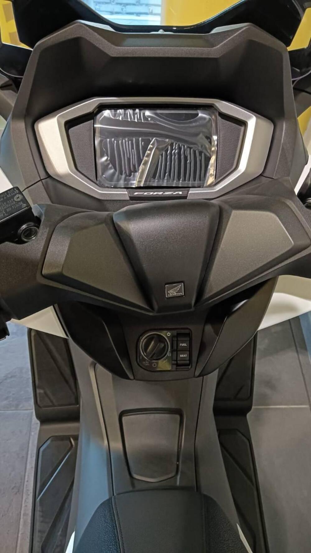 Honda Forza 350 (2025 - 26) (7)