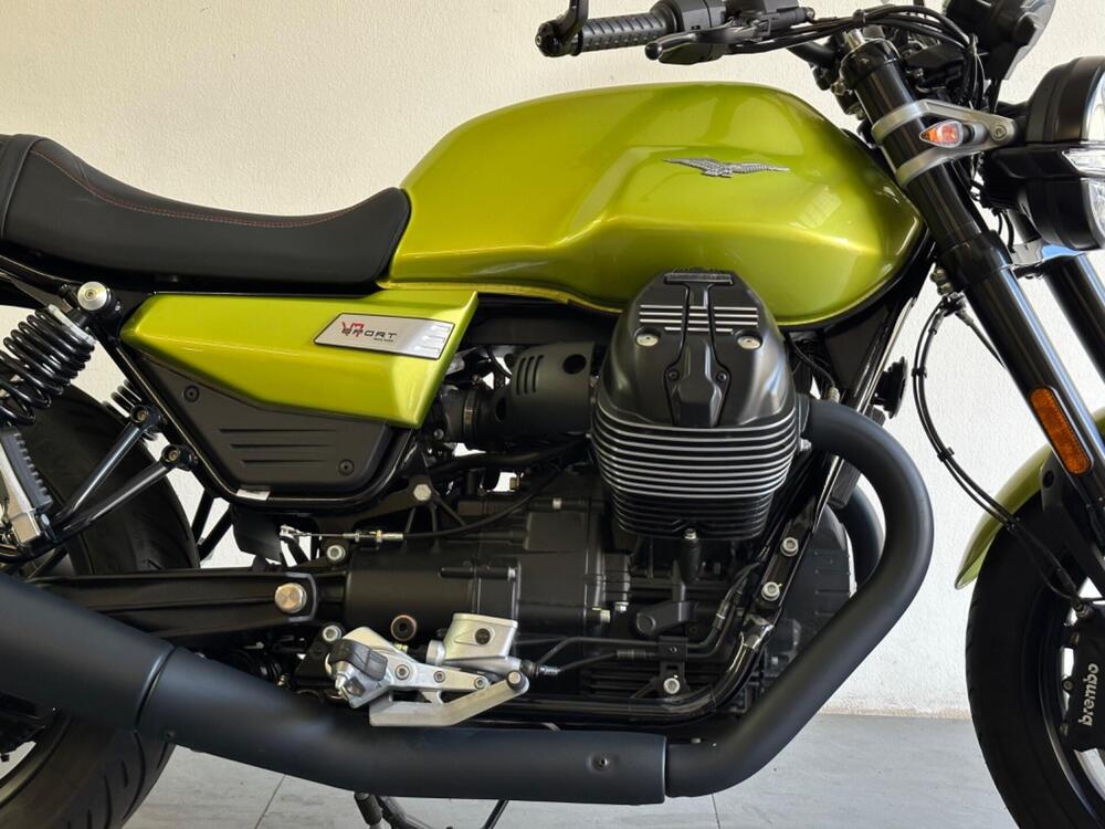 Moto Guzzi V7 Sport (2025) (11)