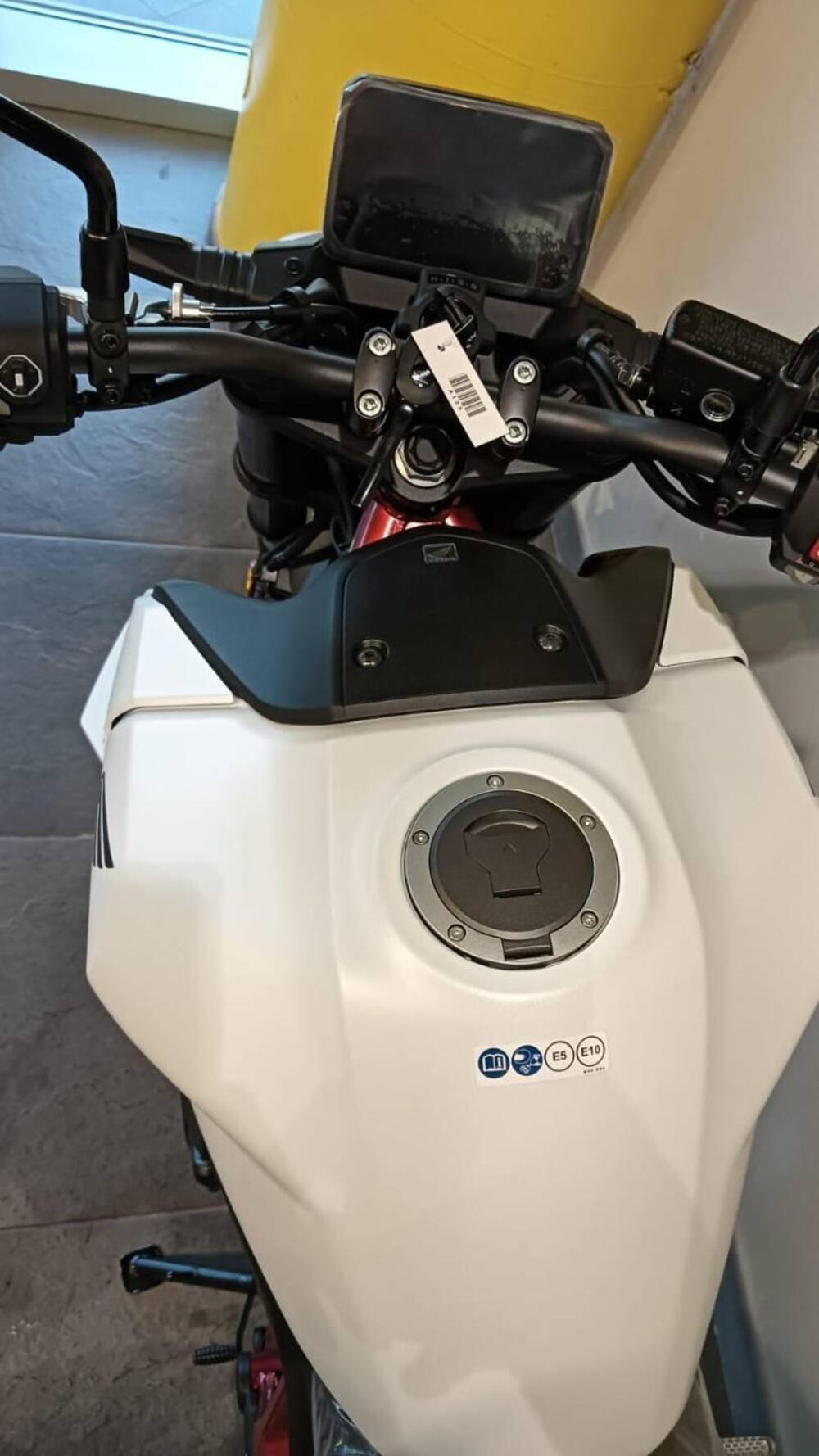 Honda CB 750 Hornet (2025) (6)