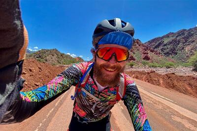 Jovanotti in sella verso il Friuli: 770 km per celebrare la rinascita dopo l&rsquo;incidente