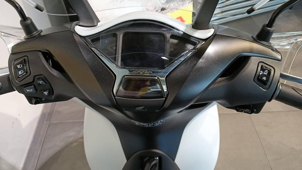 Honda SH 125i Sport (2024 - 25) (4)