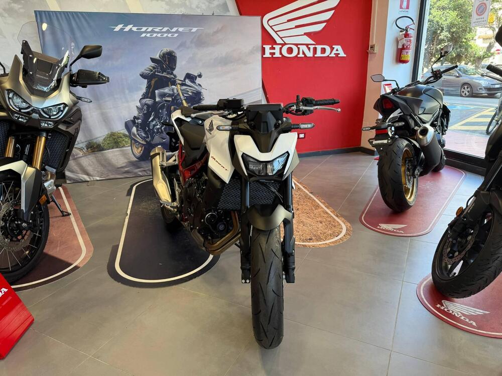 Honda CB 750 Hornet (2025) (2)