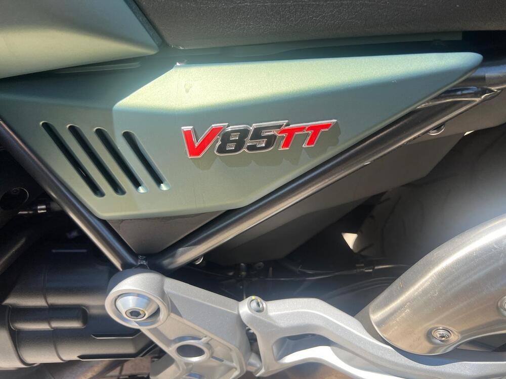 Moto Guzzi V85 TT (2021 - 23) (7)
