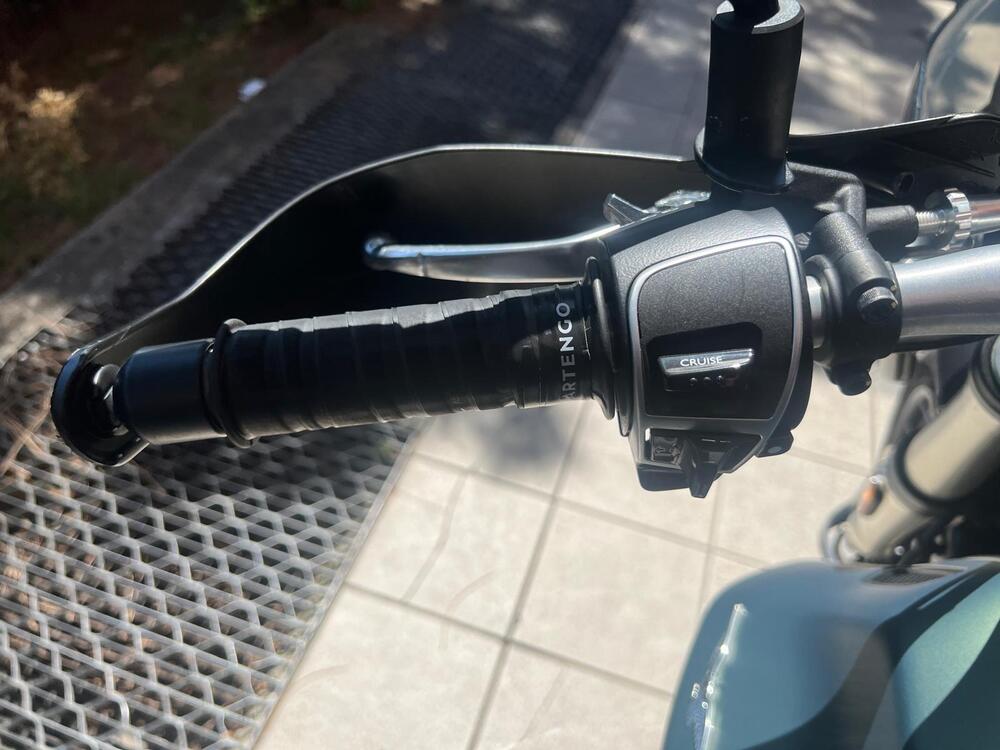 Moto Guzzi V85 TT (2021 - 23) (11)