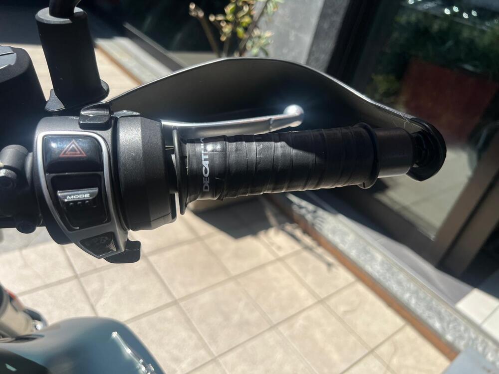 Moto Guzzi V85 TT (2021 - 23) (10)