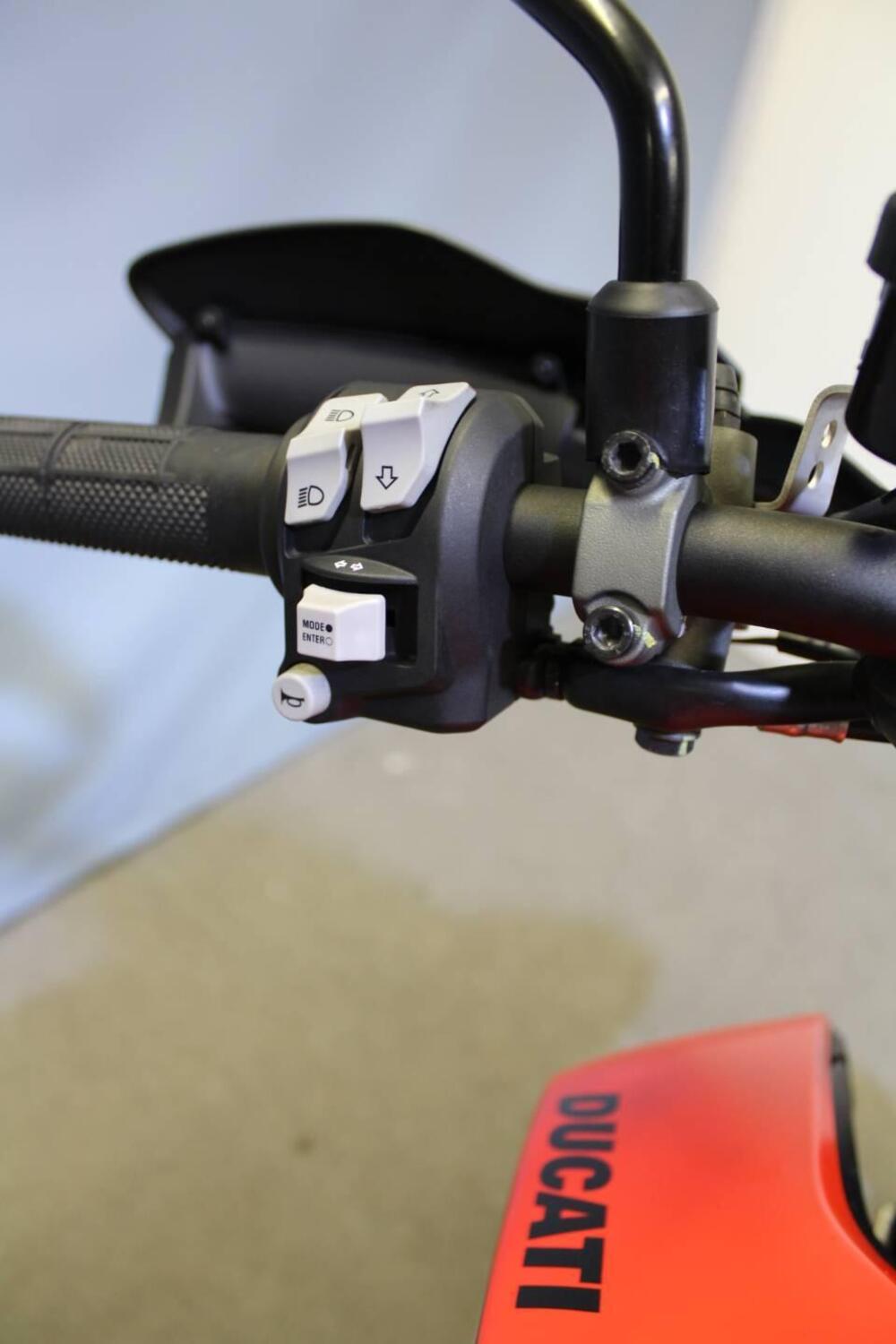 Ducati Hypermotard 950 RVE (2022 - 25) (10)