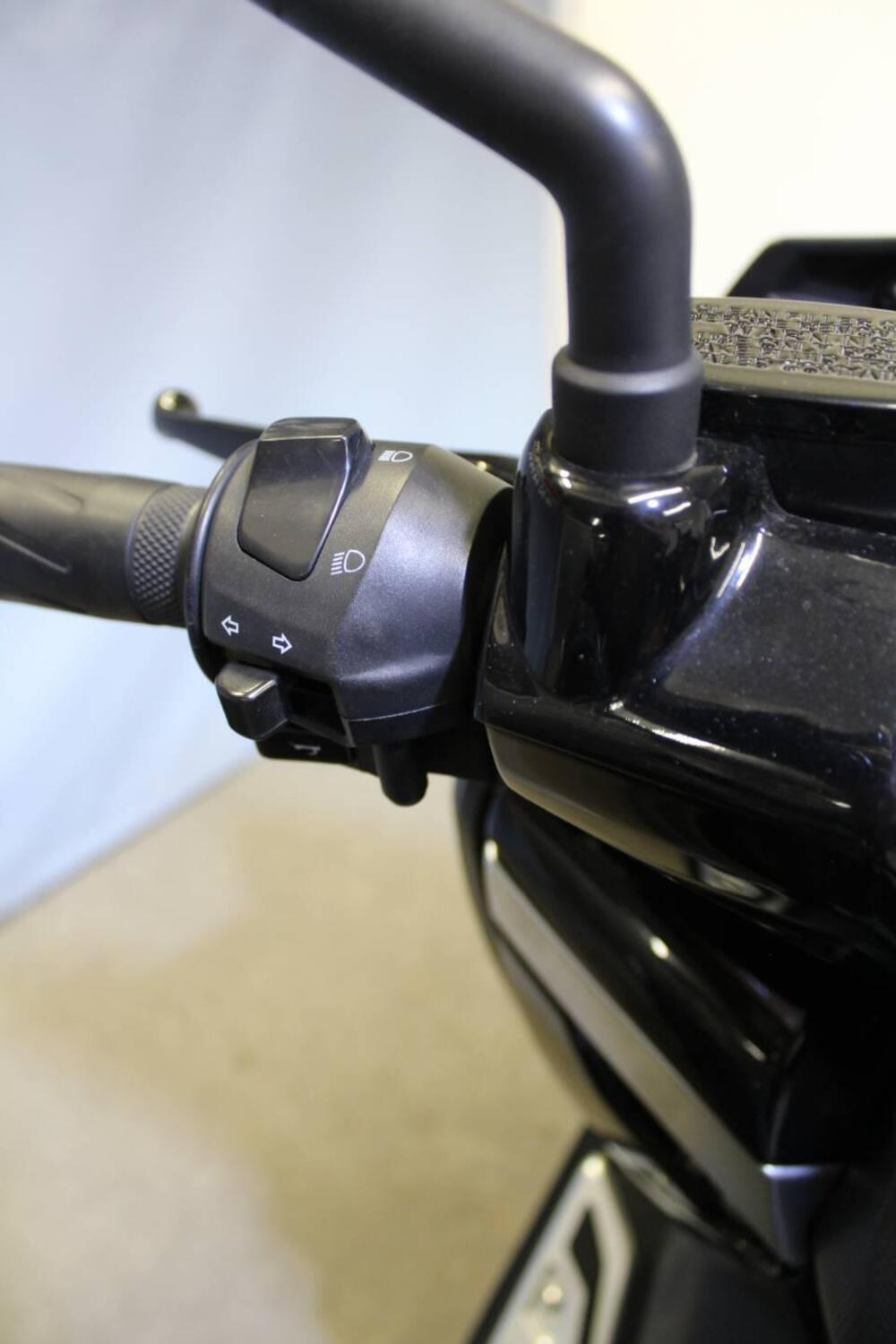 Yamaha X-Max 400 ABS (2013 - 16) (10)