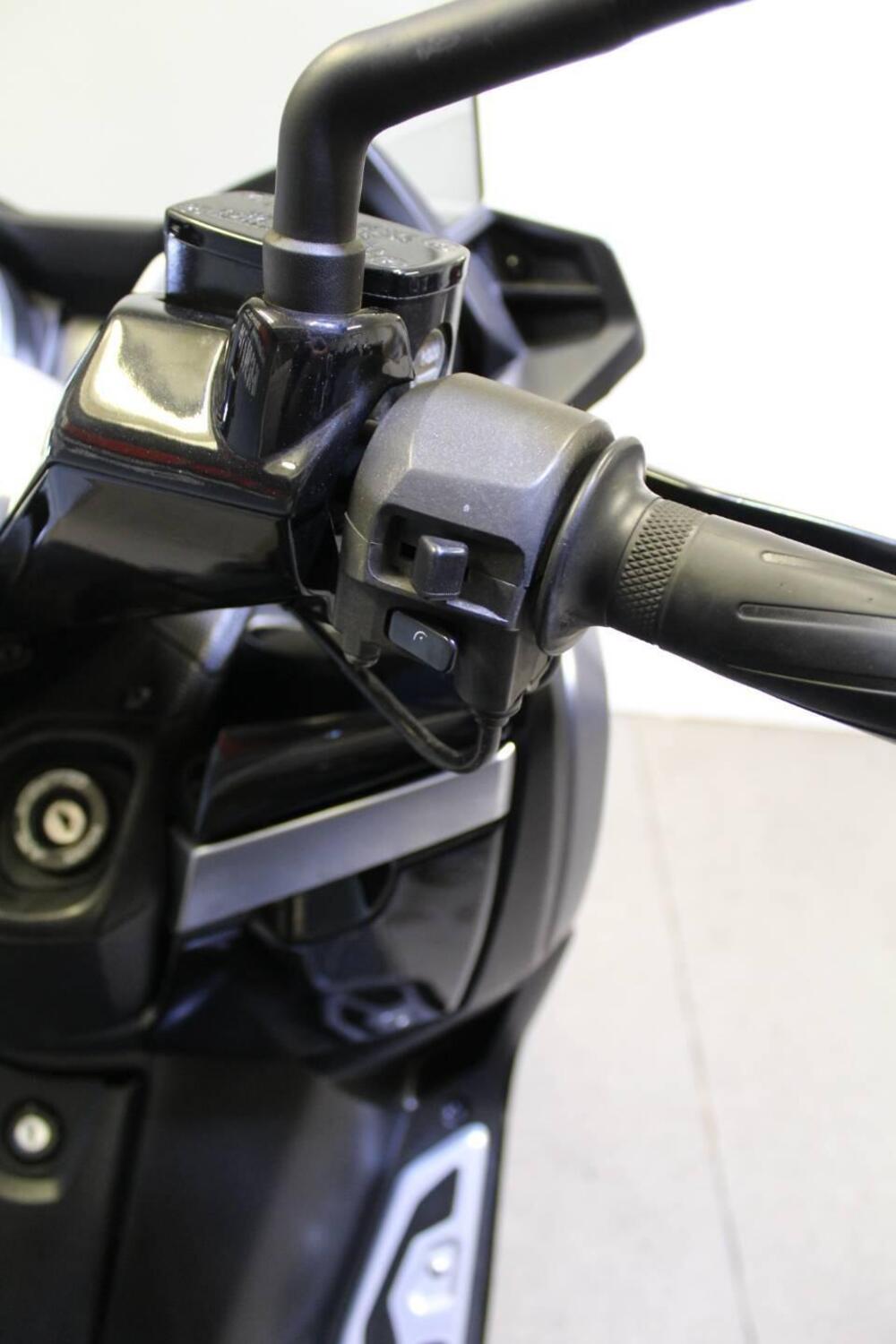 Yamaha X-Max 400 ABS (2013 - 16) (11)