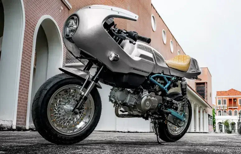 Una Monkey Ducati? La piccola Honda diventa Paul Smart!