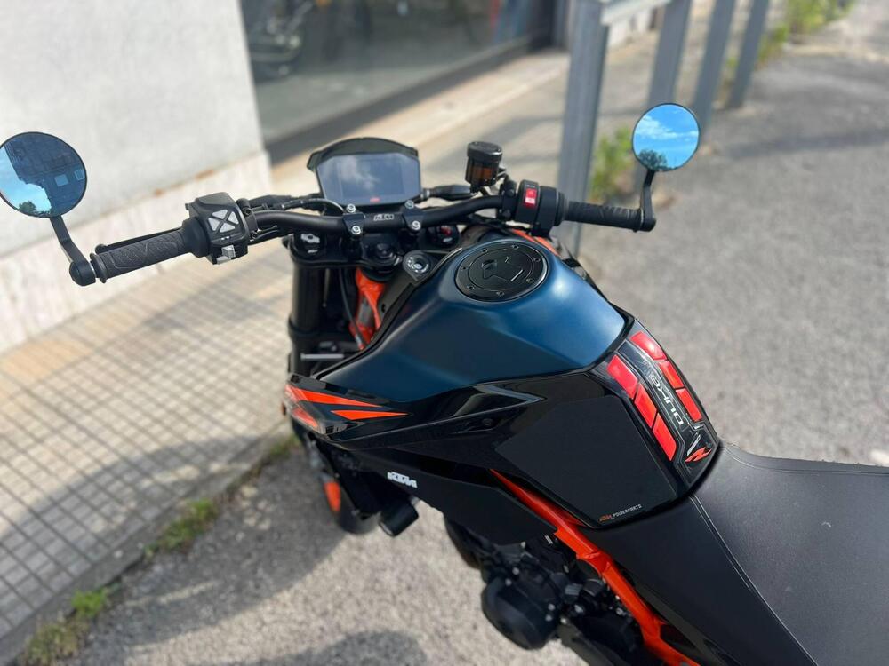 KTM 890 Duke R (2022 - 23) (4)