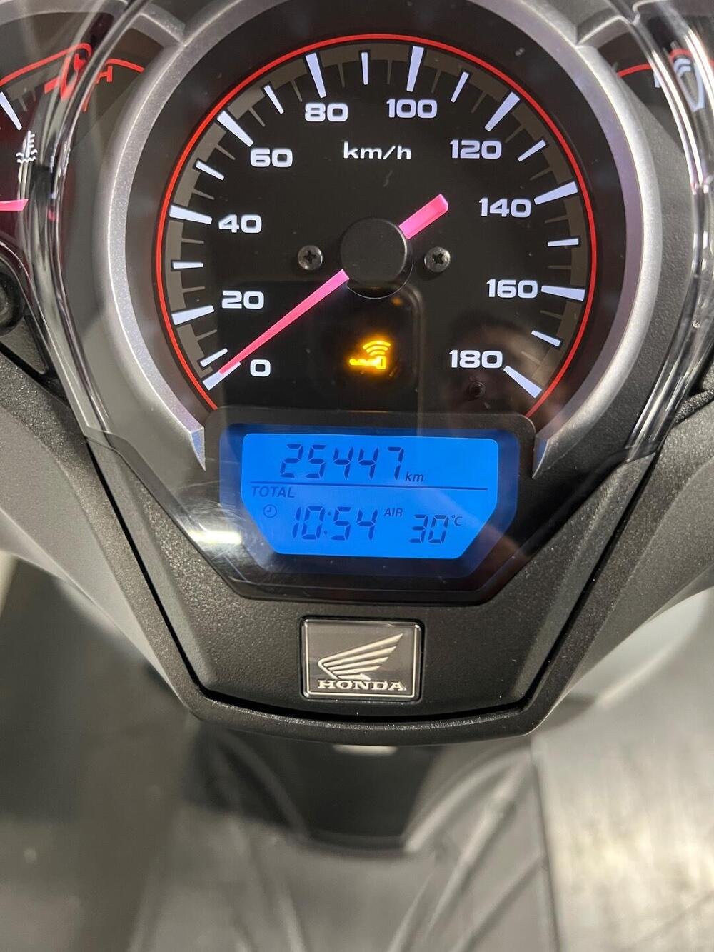 Honda SH 350 (2021 - 24) (9)