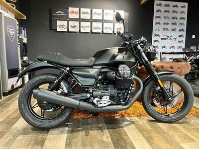 Moto Guzzi V7 Stone (2025) usata