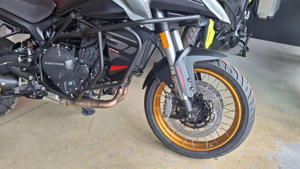QJ Motor SRT 900 SX (2025 - 26) (4)