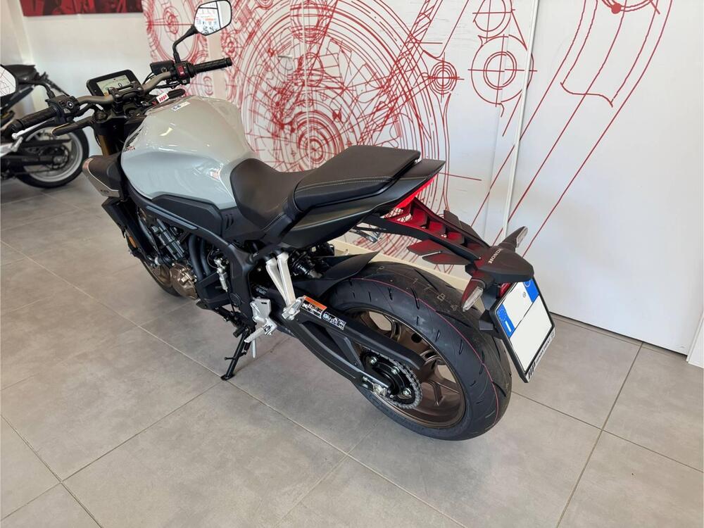 Honda CB 650 R E-Clutch (2024 - 26) (18)