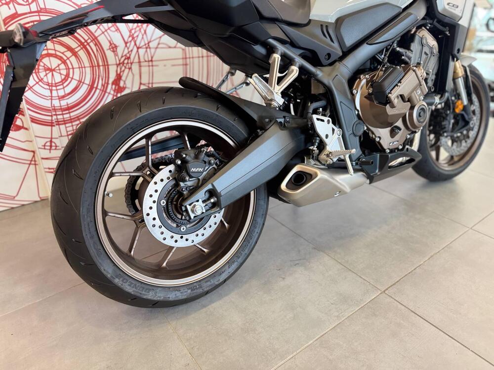 Honda CB 650 R E-Clutch (2024 - 26) (12)