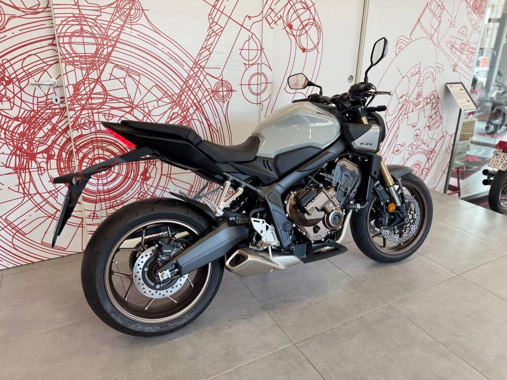 Honda CB 650 R E-Clutch (2024 - 26) (3)