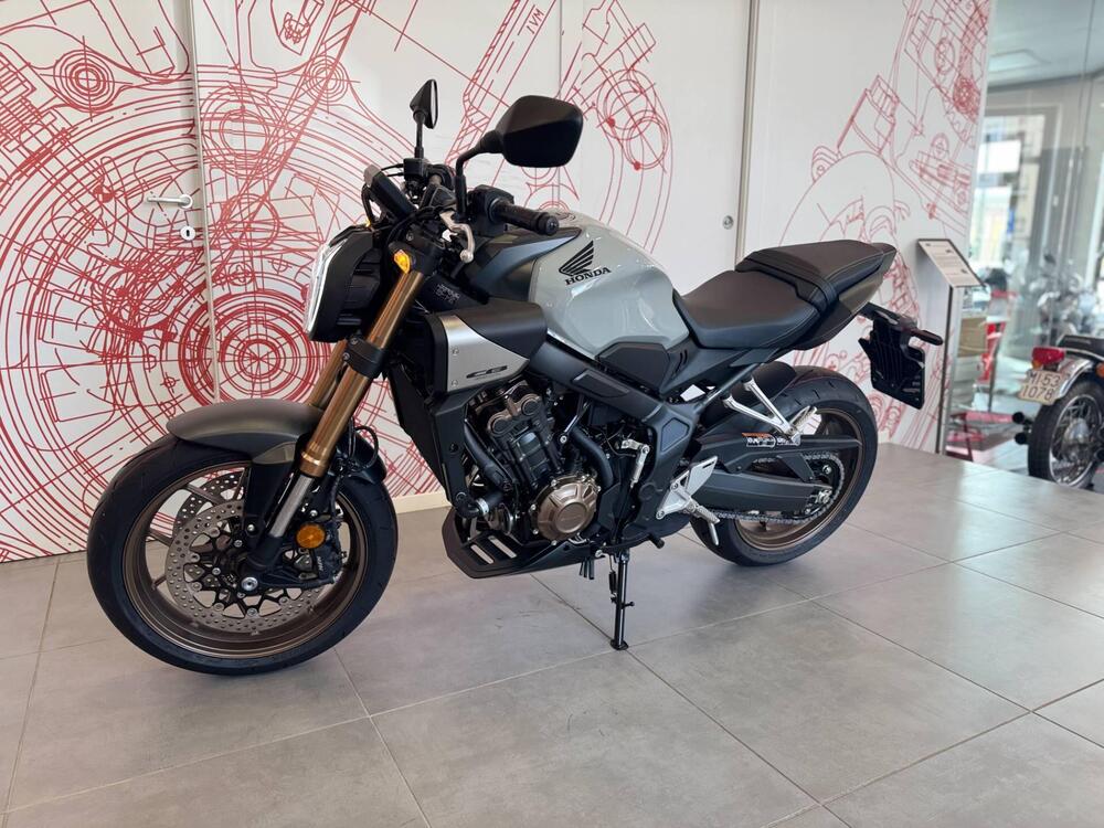 Honda CB 650 R E-Clutch (2024 - 26) (5)