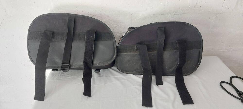 Coppia di borse laterali morbide della GIVI con co (5)