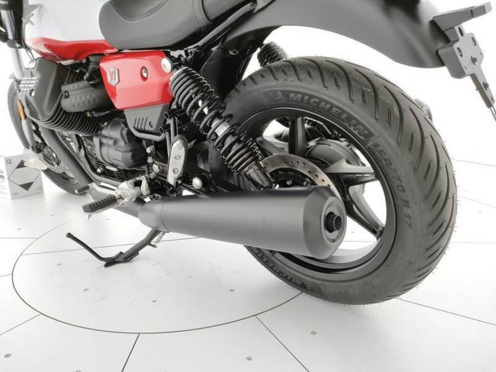 Moto Guzzi V7 Stone Corsa (2023 - 25) (4)