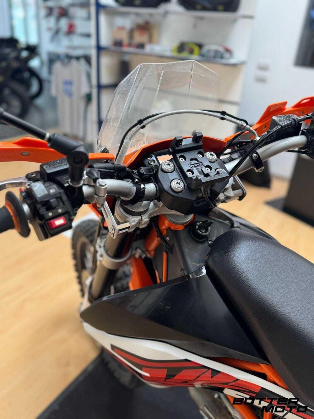 KTM 690 Enduro R (2009 - 11) (2)