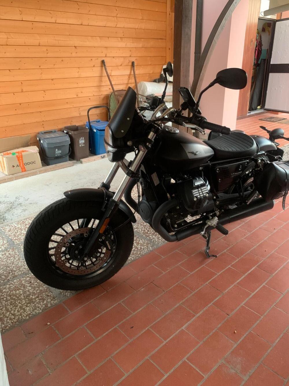 Moto Guzzi V9 Bobber (2021 - 25) (2)