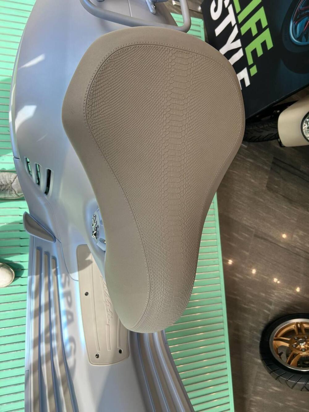 Vespa Vespa 946 Snake 125 (2025) (7)