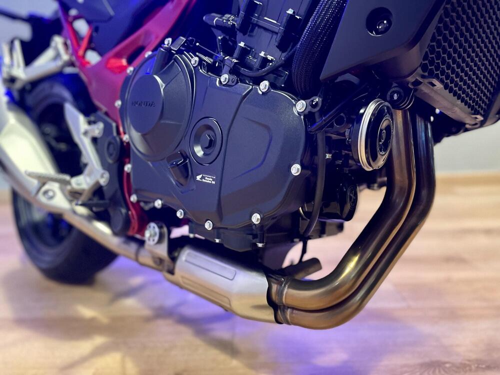 Honda CB 750 Hornet (2023 - 24) (11)