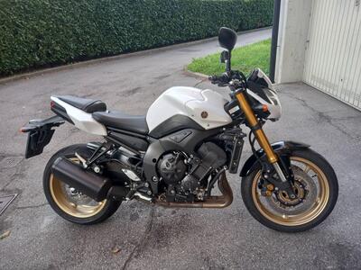 Yamaha FZ8 (2010 - 12) usata