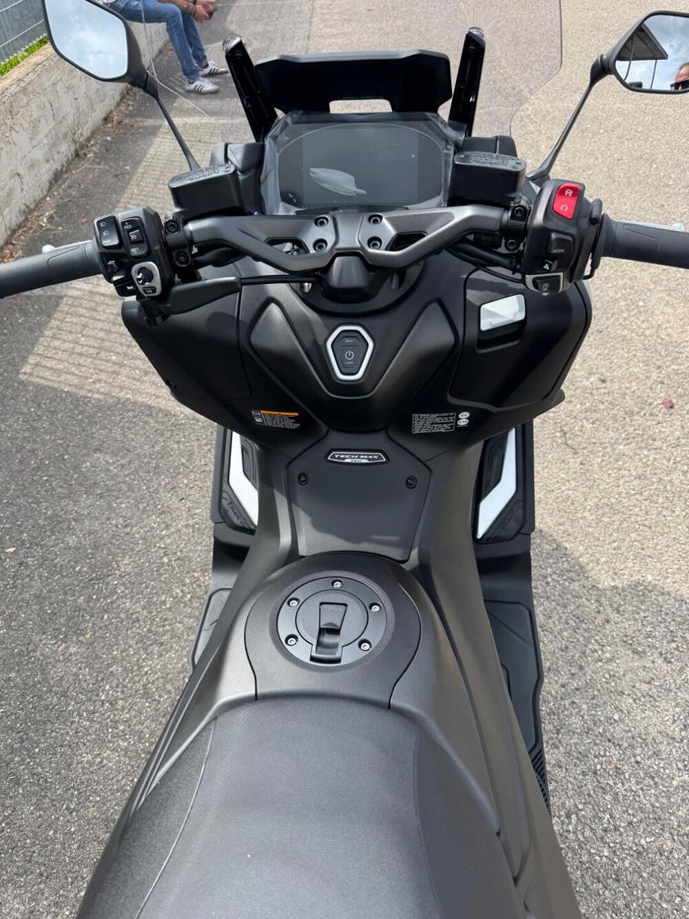 Yamaha T-Max 560 Tech Max (2025 - 26) (6)