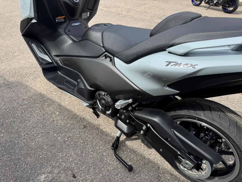 Yamaha T-Max 560 Tech Max (2025 - 26) (7)