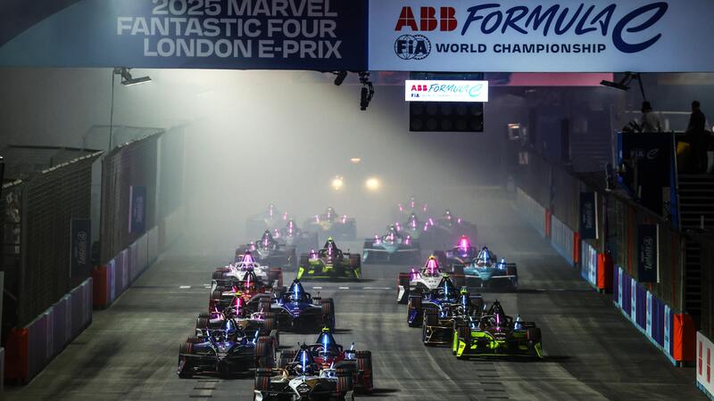 Formula E. E-Prix Londra 2025, Gara-1: vince Cassidy con Jaguar. De Vries e Wehrlein sul podio