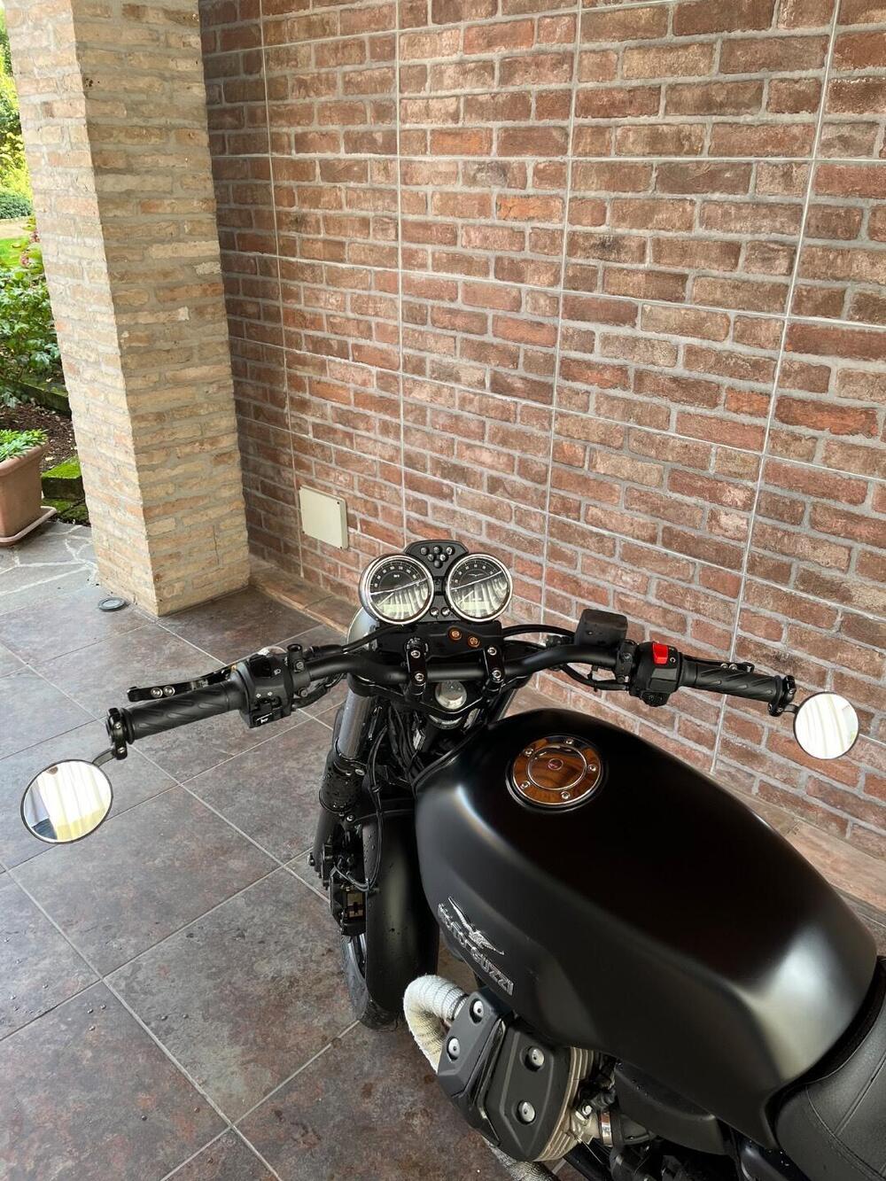 Moto Guzzi V7 II Stone (2015 - 17) (3)