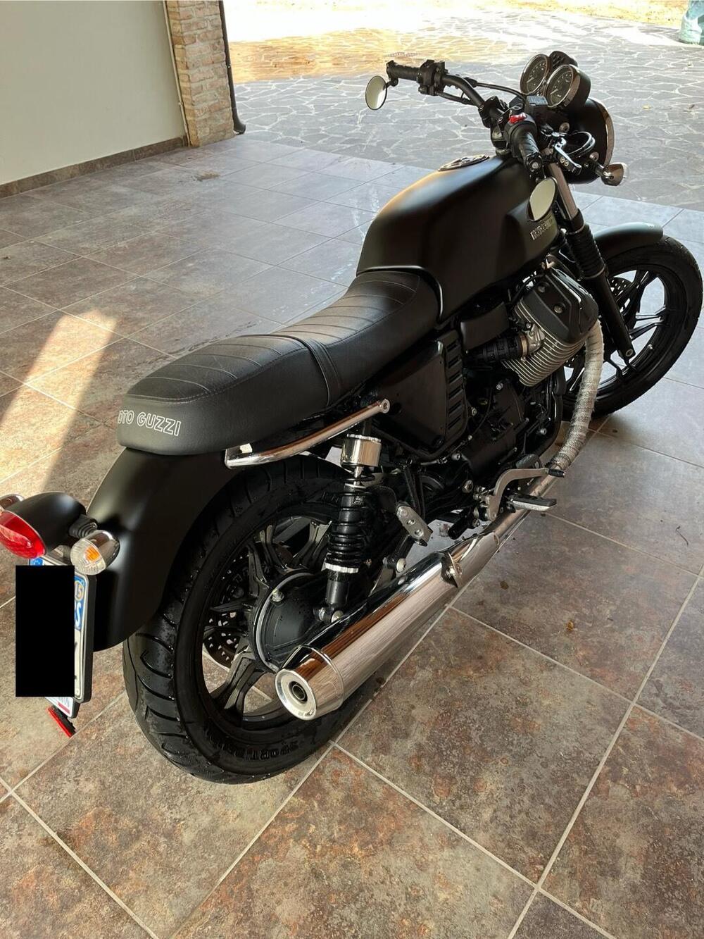 Moto Guzzi V7 II Stone (2015 - 17) (5)