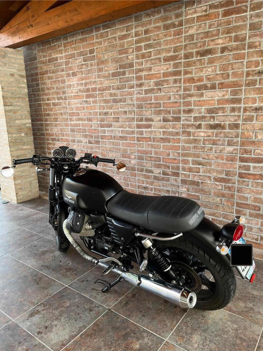 Moto Guzzi V7 II Stone (2015 - 17) (6)