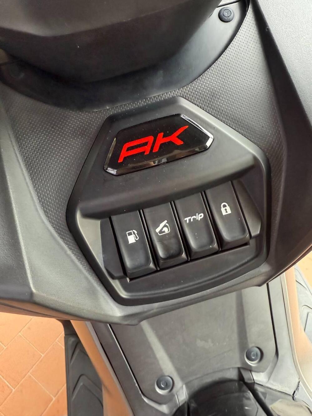 Kymco AK 550 Premium (2023 - 25) (8)