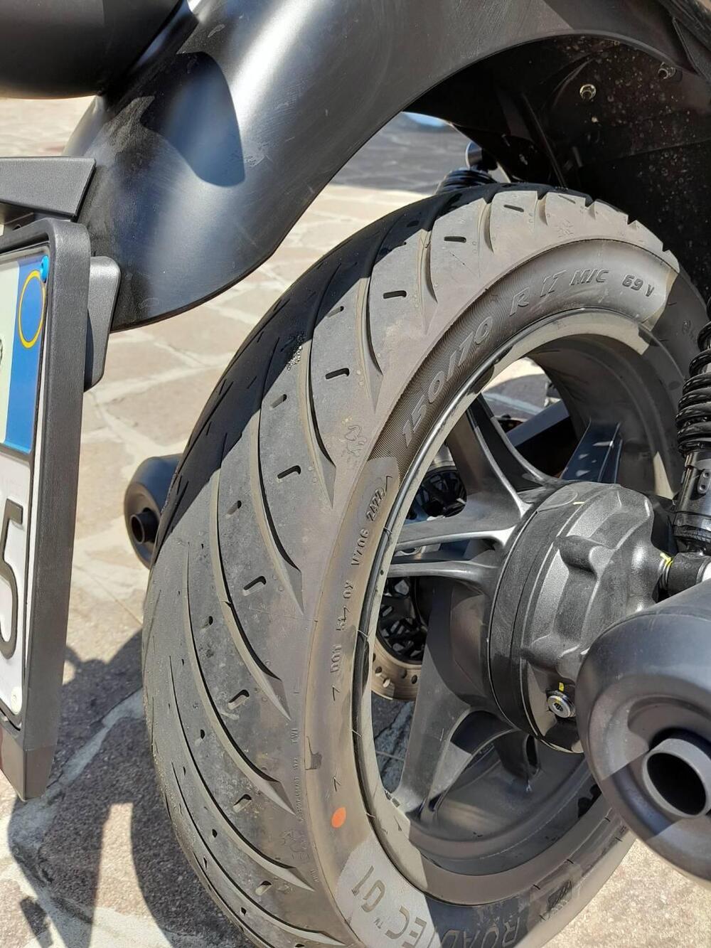 Moto Guzzi V7 Stone Centenario (2021 - 22) (3)