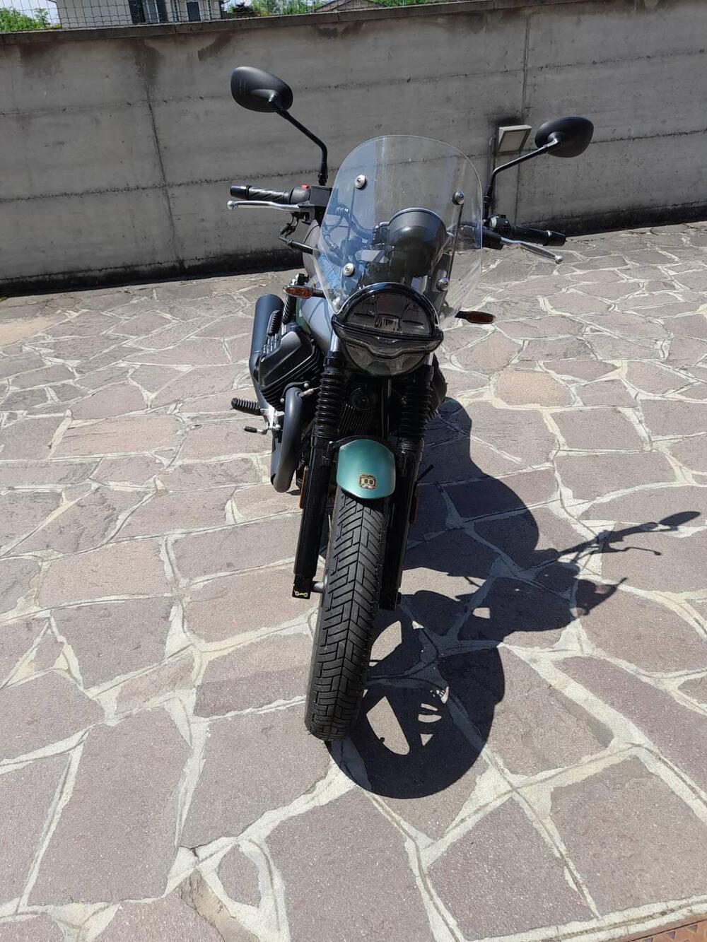 Moto Guzzi V7 Stone Centenario (2021 - 22) (4)