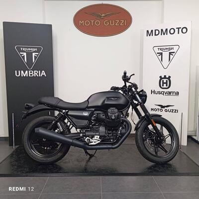 Moto Guzzi V7 Stone (2025) nuova