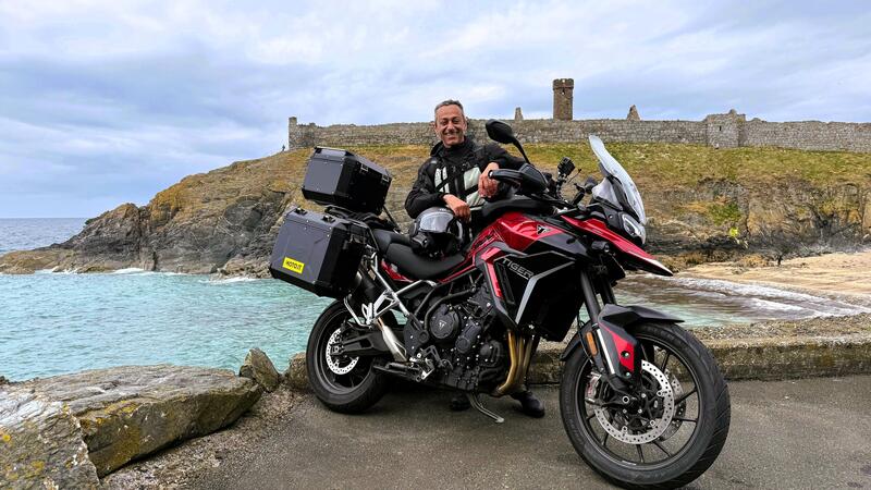 Da Milano all&#039;Isola di Man in sella alla Triumph Tiger 900 GT PRO per il Tourist Trophy 2025 [VIDEO]