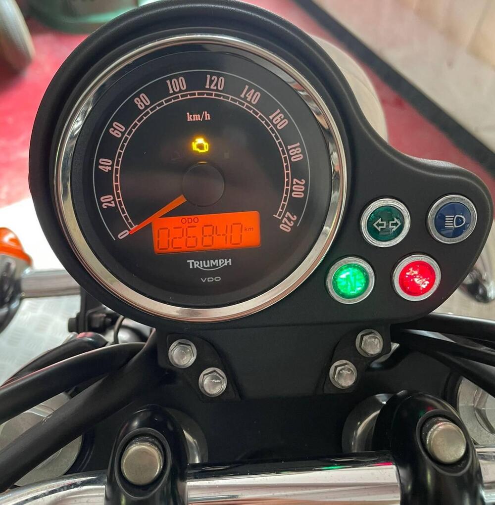 Triumph Bonneville SE (2009 - 13) (3)