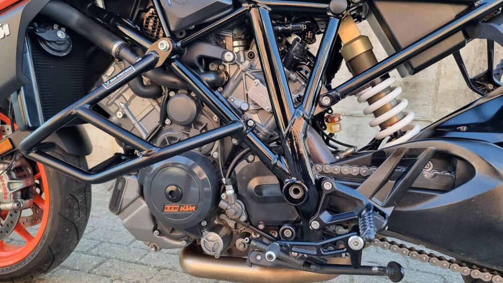 KTM 1290 Super Duke R (2019) (10)