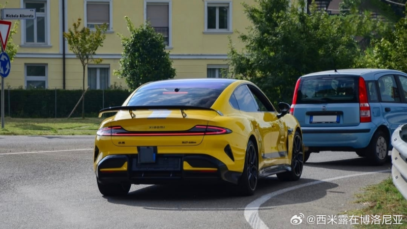 Xiaomi SU7 su strada a Maranello