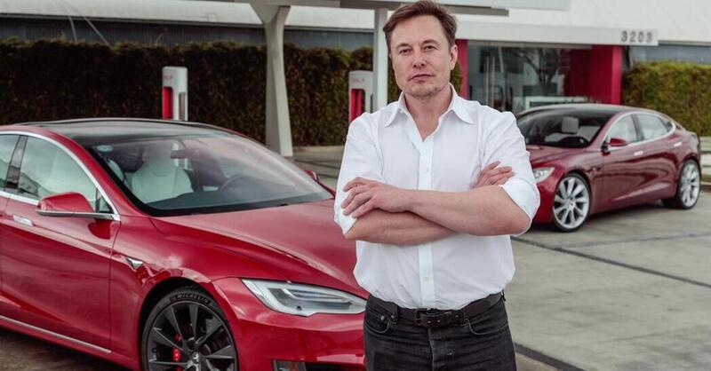 Elon Musk accende il dibattito sull&rsquo;elettrico: &ldquo;La gente vuole l&rsquo;auto elettrica, ma non pu&ograve; permettersela&rdquo;